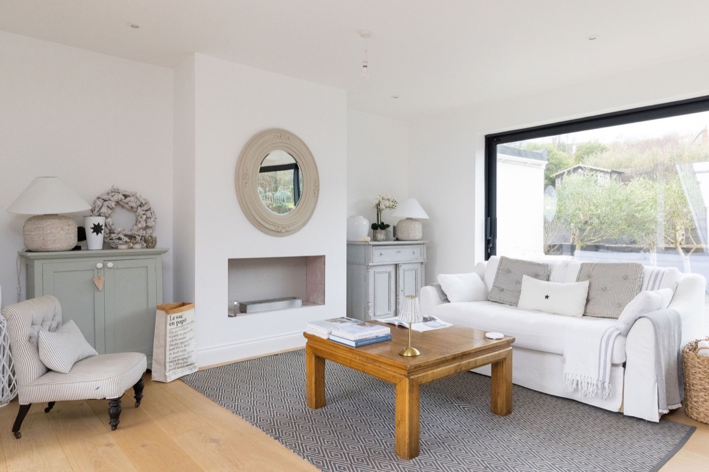 Second living room overlooking the garden at The Lookout Brighton